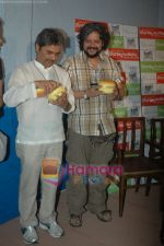 Vishal Bharadwaj, Amole Gupte at the launch of Amole Gupte_s Stanley ka Dabba in Menboob,  Mumbai on 6th April 2011 (8).JPG